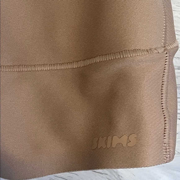 SKIMS Nude Shapewear Bodysuit - Picture 4 of 7